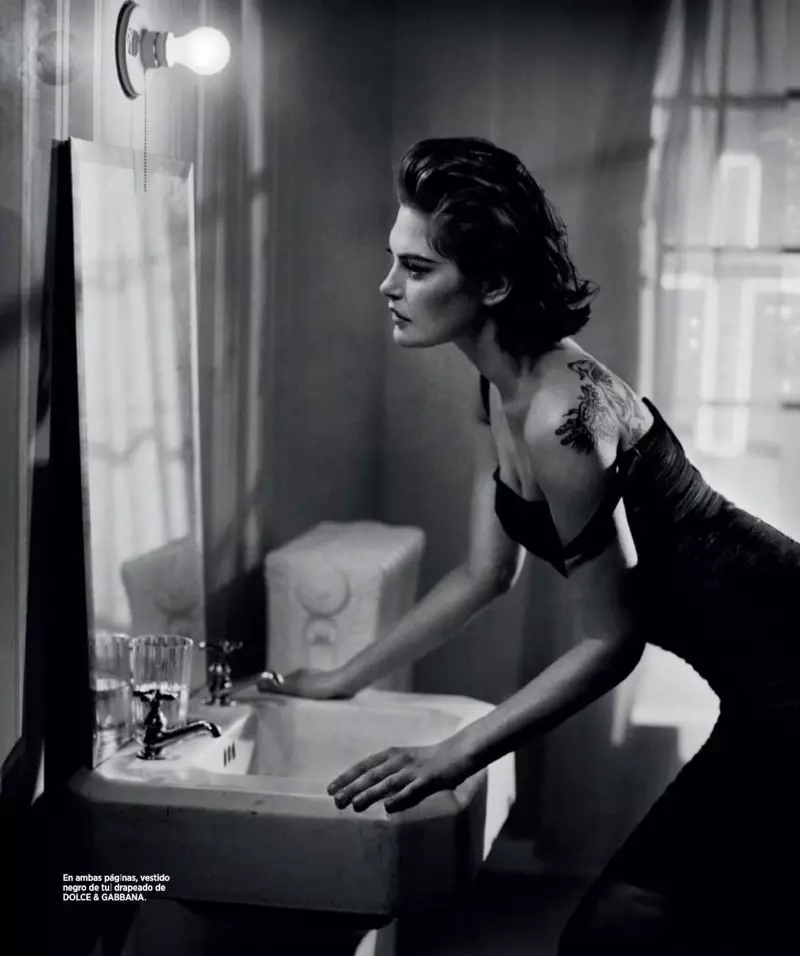 Catherine McNeil Smolders a cikin Sensual Styles don Harper's Bazaar Spain