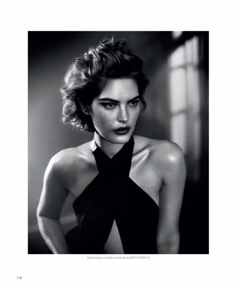 Catherine McNeil Smolders a Sensual Styles fir Harper's Bazaar Spuenien