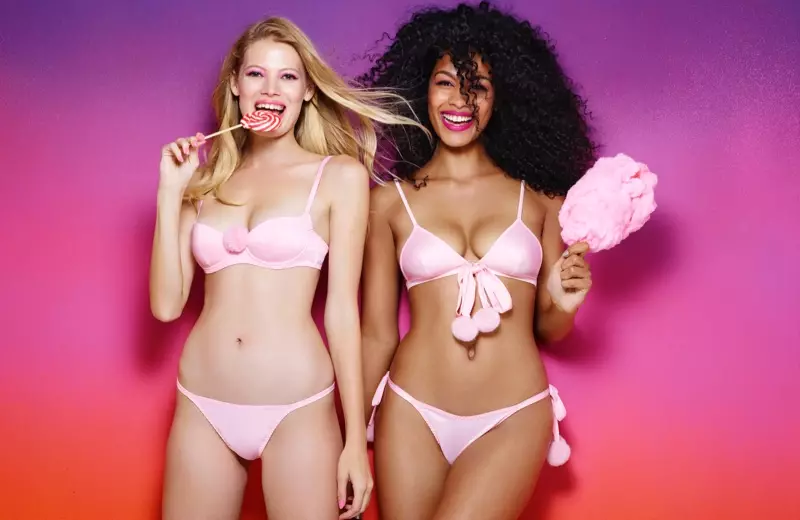 Schirin Frosch et Mariane sont jolies en rose pour la collaboration de lingerie Playboy by Coco de Mer. Photo: Rankin