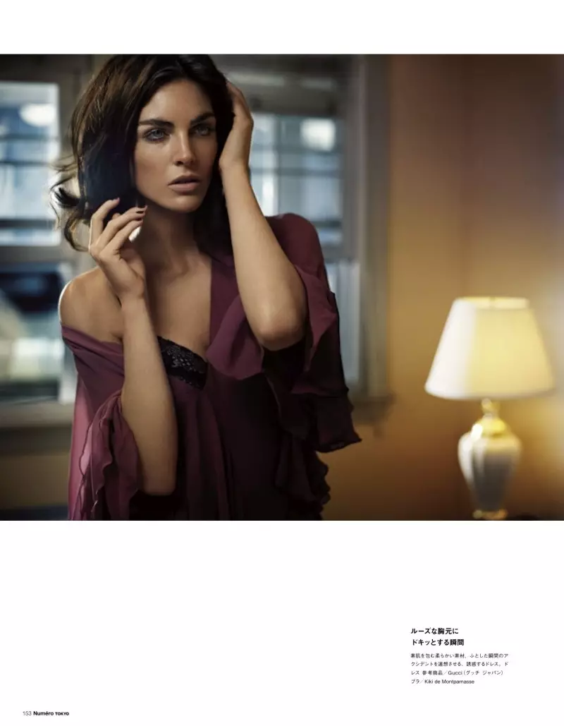 Hilary Rhoda 在 Numéro Tokyo 的 1 月/2 月刊中為 Vincent Peters 擺姿勢