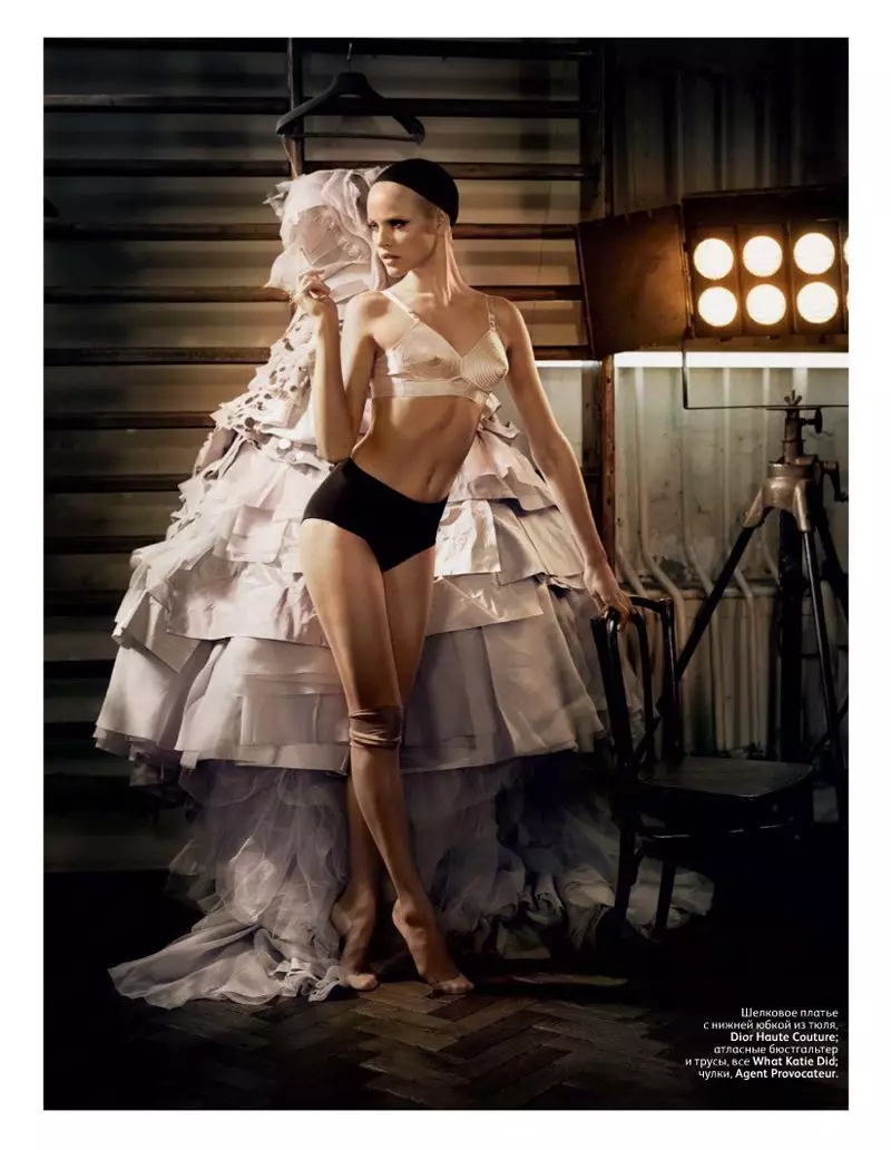 Ginta Lapina ji hêla Vincent Peters ve ji bo Vogue Russia Mijdar 2011