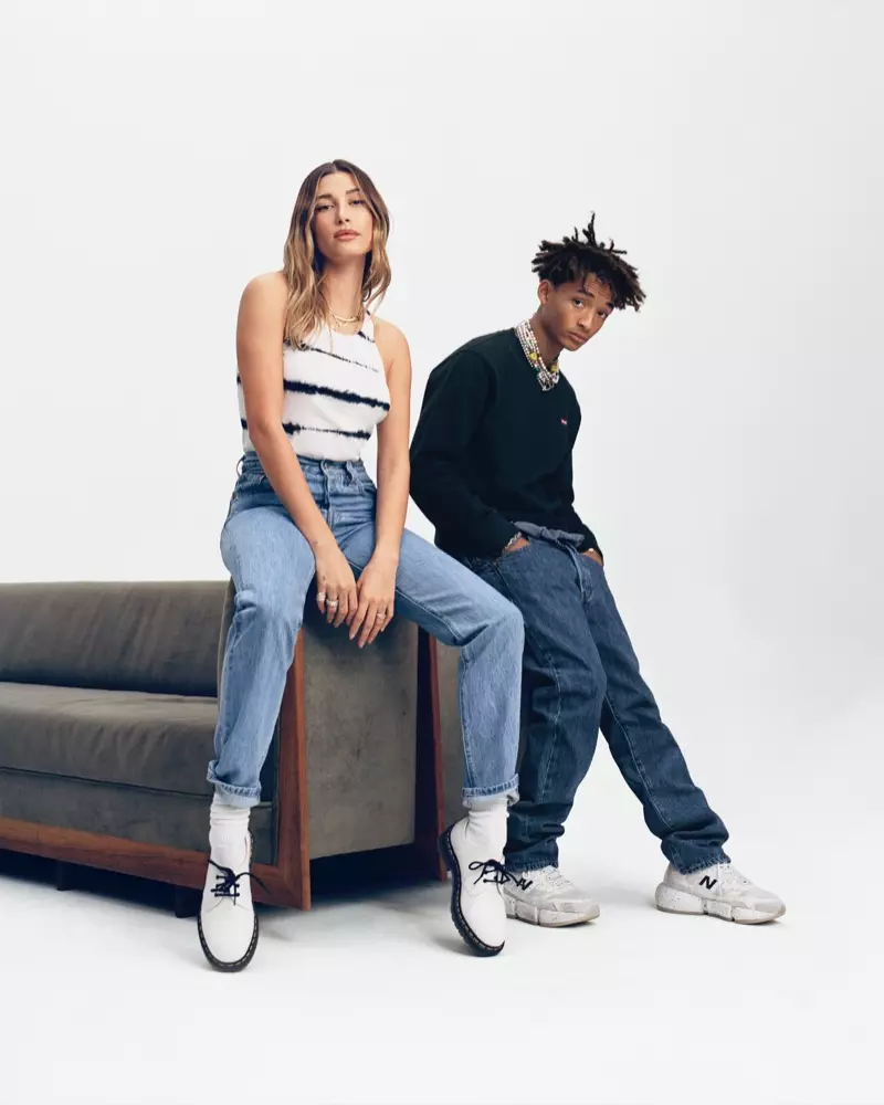 Hailey Bieber kaj Jaden Smith pozas por la kampanjo 501 Originals de Levi.