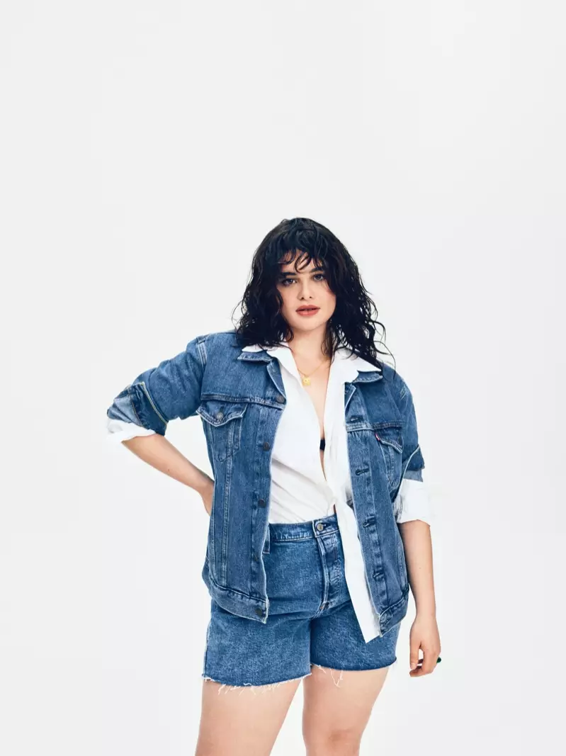 D'Actrice Barbie Ferreira steet virun der Levi's 501 Originals Kampagne.