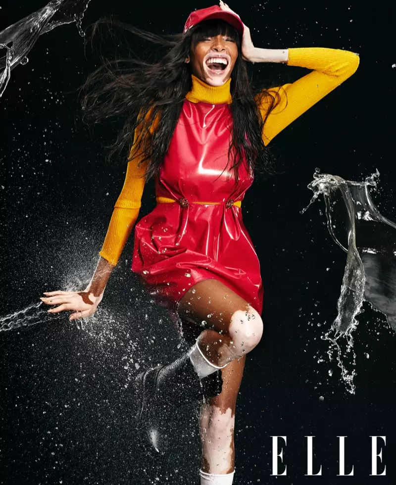 Winnie Harlow tidher lesta għax-xita f'ELLE