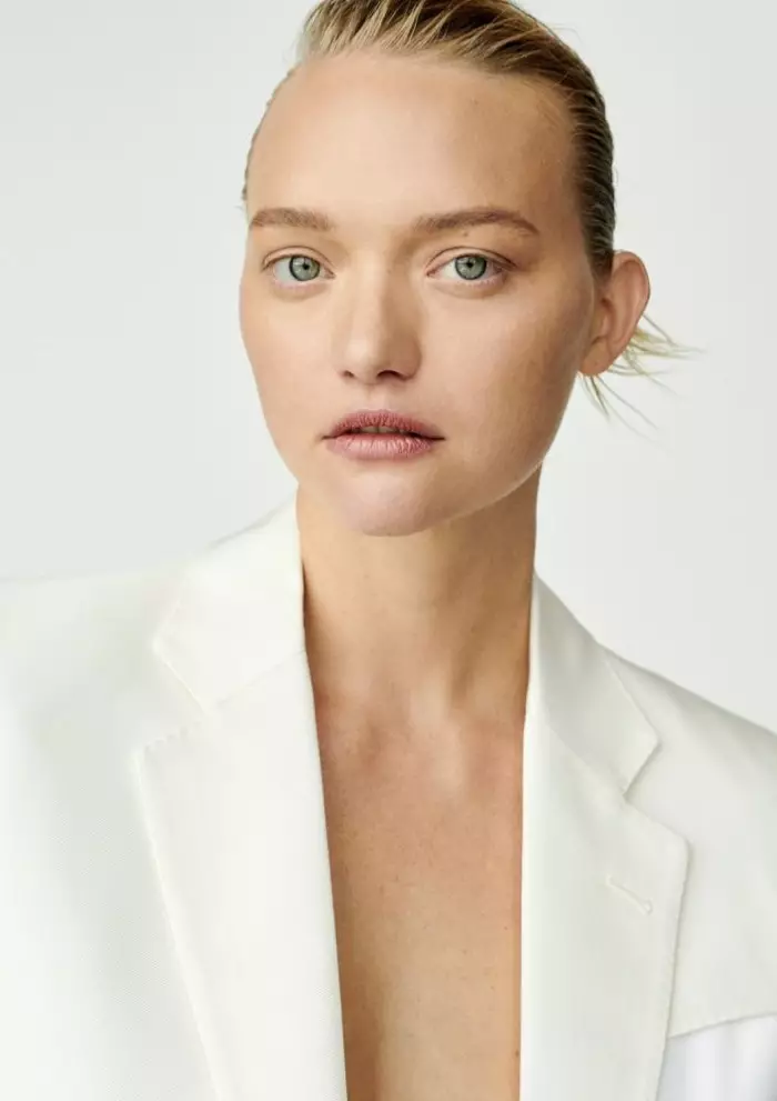 Gemma Ward preberá uvoľnený oblek pre časopis Unconditional