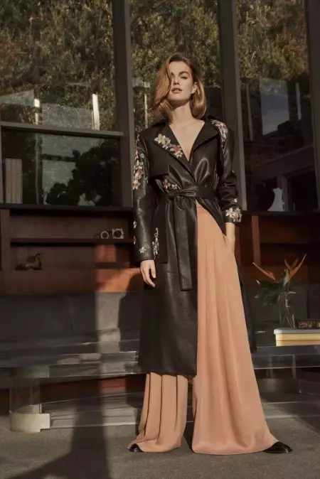 Mathilde Brandi lounge u kampanji BCBG Max Azria za ljeto 2018.