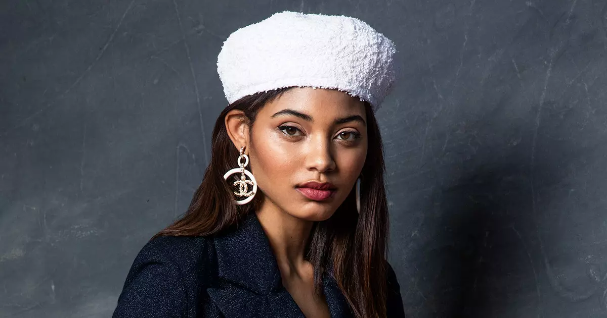 Độc quyền: Danielle Herrington của Eniko Szucs trong "Glamorous"