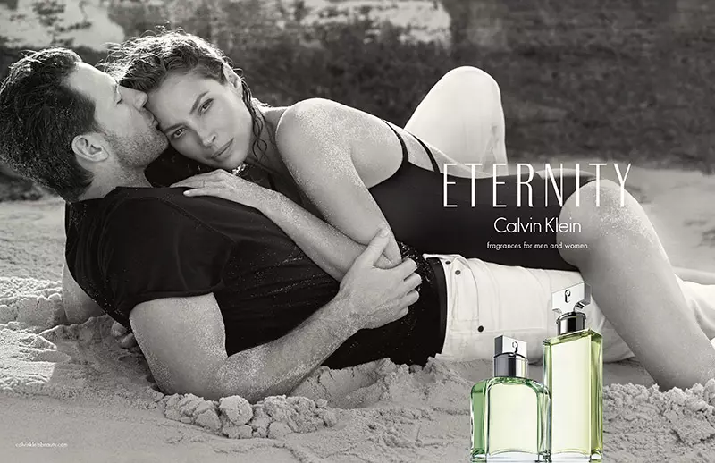 Christy Turlington medvirker i 2014 Calvin Klein ETERNITY-annoncer