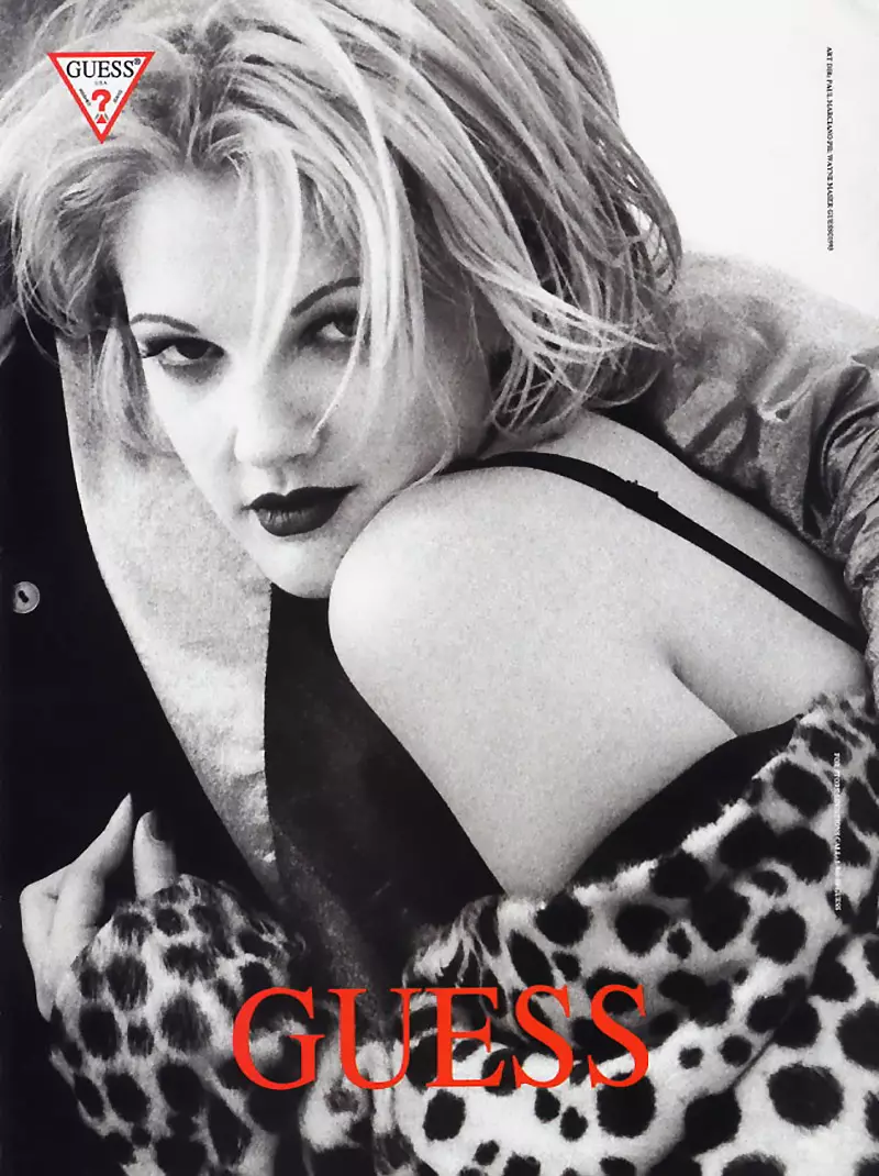 L-attriċi Drew Barrymore kienet tifla oħra ta’ Guess. Wara immaġni tat-tfal selvaġġi, l-istilla tbandal id-denim għal kampanja tal-1993 ispirata kważi grunge.