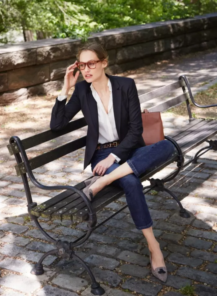 J. Crew Campbell Blazer σε Pinstripe Super 120s Wool, Silk Pocket Μπλούζα, Billie Demi-Boot Crop Jean σε Koby Wash, Super Ciccio γυαλιά, ολοήμερη μπλούζα, λεοπάρ στάμπα Ζώνη μαλλιών και Avery Heels σε Tweed