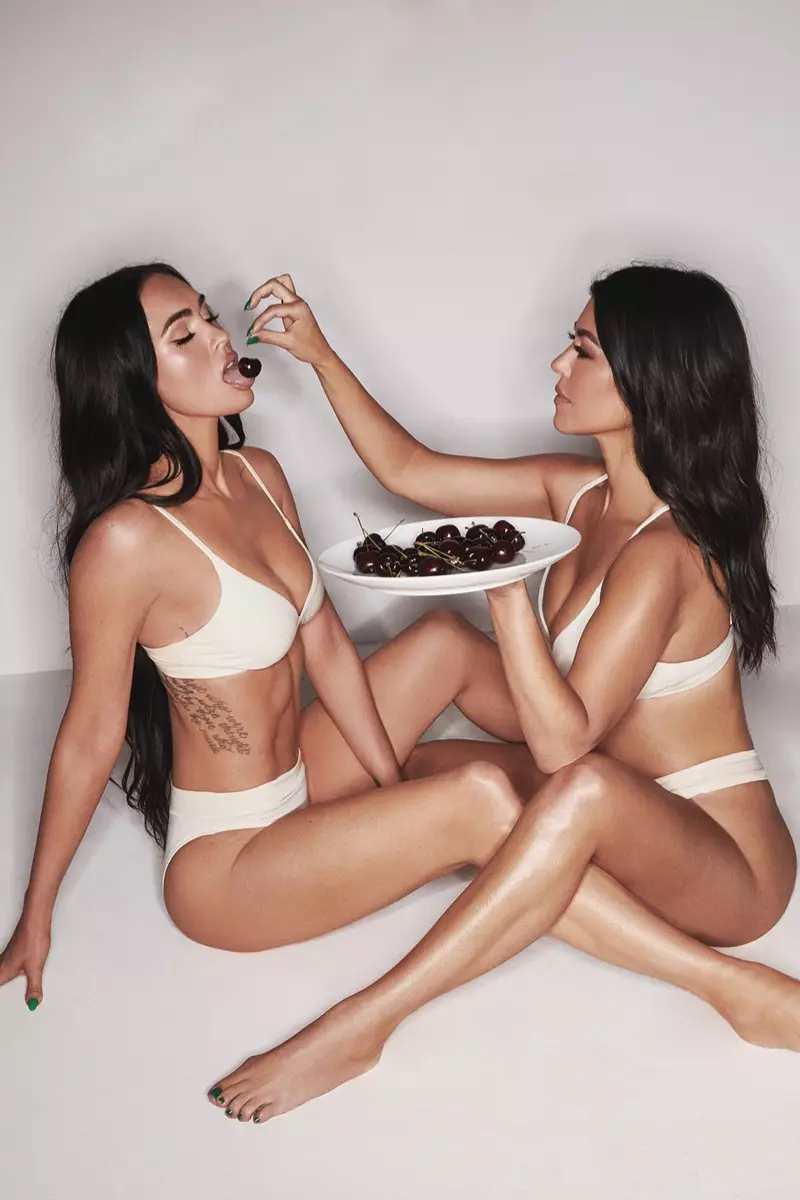 Megan Fox e Kourtney Kardashian estrelam a campanha SKIMS Cotton Collection.