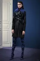 Versace 2015 оны намрын өмнөх цуглуулгад зориулсан графиктай боллоо