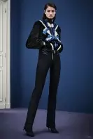 Versace Gets Graphic cho Bộ sưu tập Pre-Fall 2015