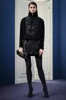 Versace 2015 оны намрын өмнөх цуглуулгад зориулсан графиктай боллоо