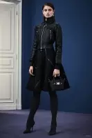 Η Versace Gets Graphic for Pre-Fall 2015 Collection