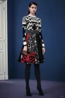 Versace Pre-Fall 2015 kolleksiyasi uchun grafika oldi