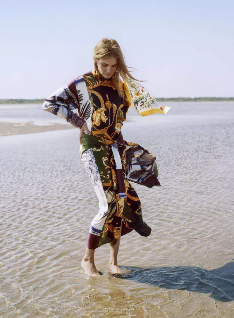 Gidawat ni Natalia Vodianova ang mga Playful Prints para sa Vogue