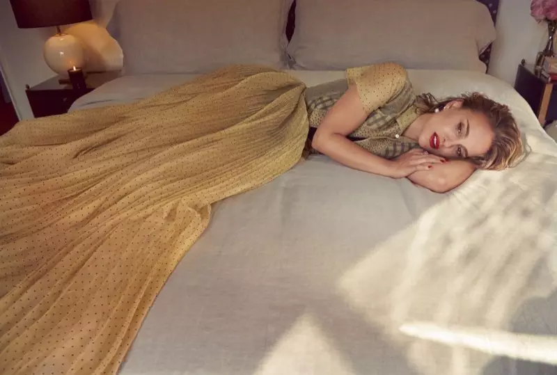 Natalie Portman poseerib Diori kleidis ja ehetes
