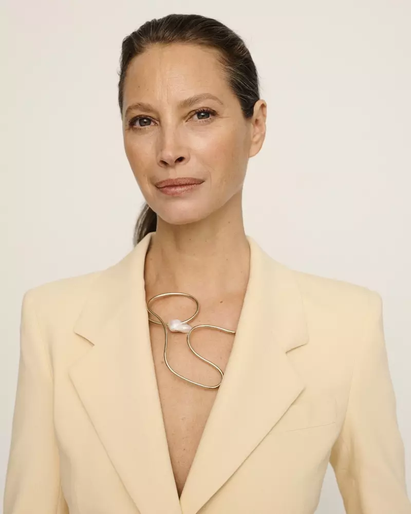 Christy Turlington xuất hiện trong chiến dịch Lafayette 148 #UnordinaryWomen.