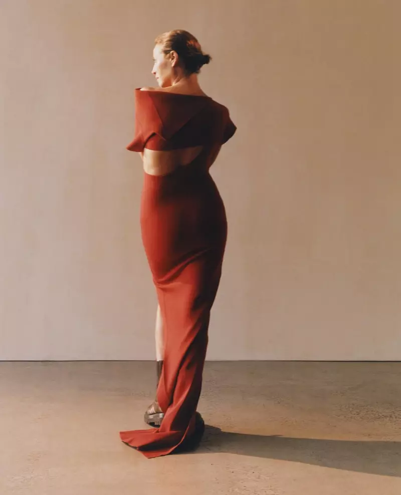 Christy Turlington nosi haljinu Ricka Owensa u kampanji MATCHESFASHION jesen-zima 2019.