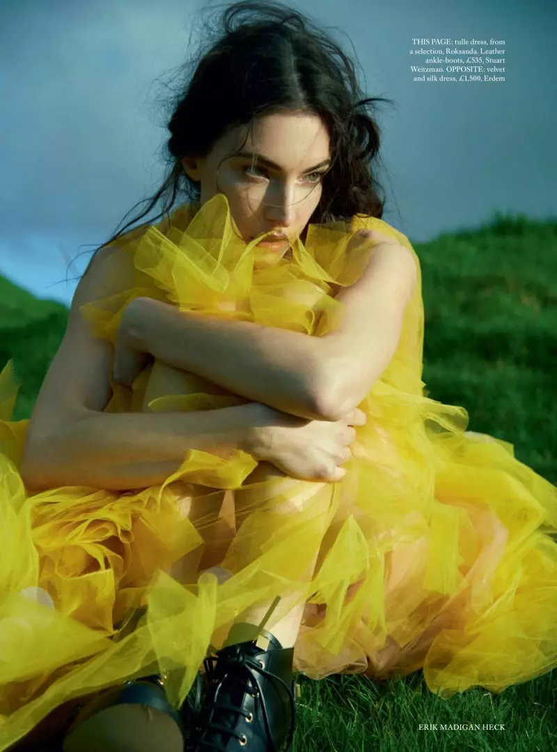 Jacquelyn Jablonski Models Dreamy Jurken yn Harper's Bazaar UK