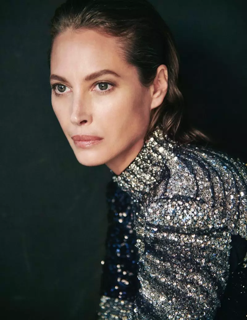 Kristi Turlington modelleri Lýuks güýz InStyle gözleýär