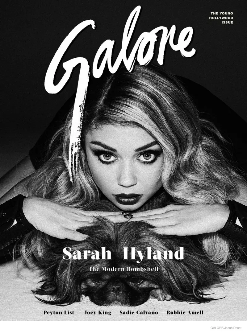 Sarah Hyland leikur á forsíðu 'The Young Hollywood Issue' frá Galore Magazine.