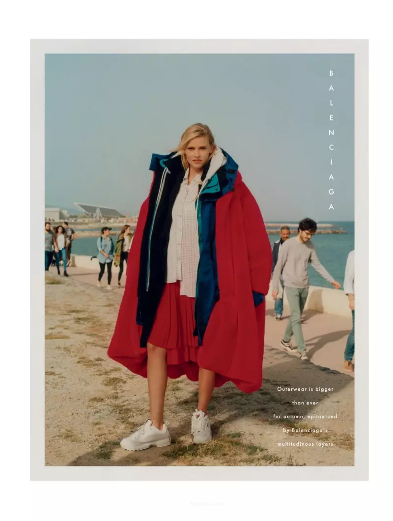 Lara Stone modela las colecciones de otoño para ELLE UK