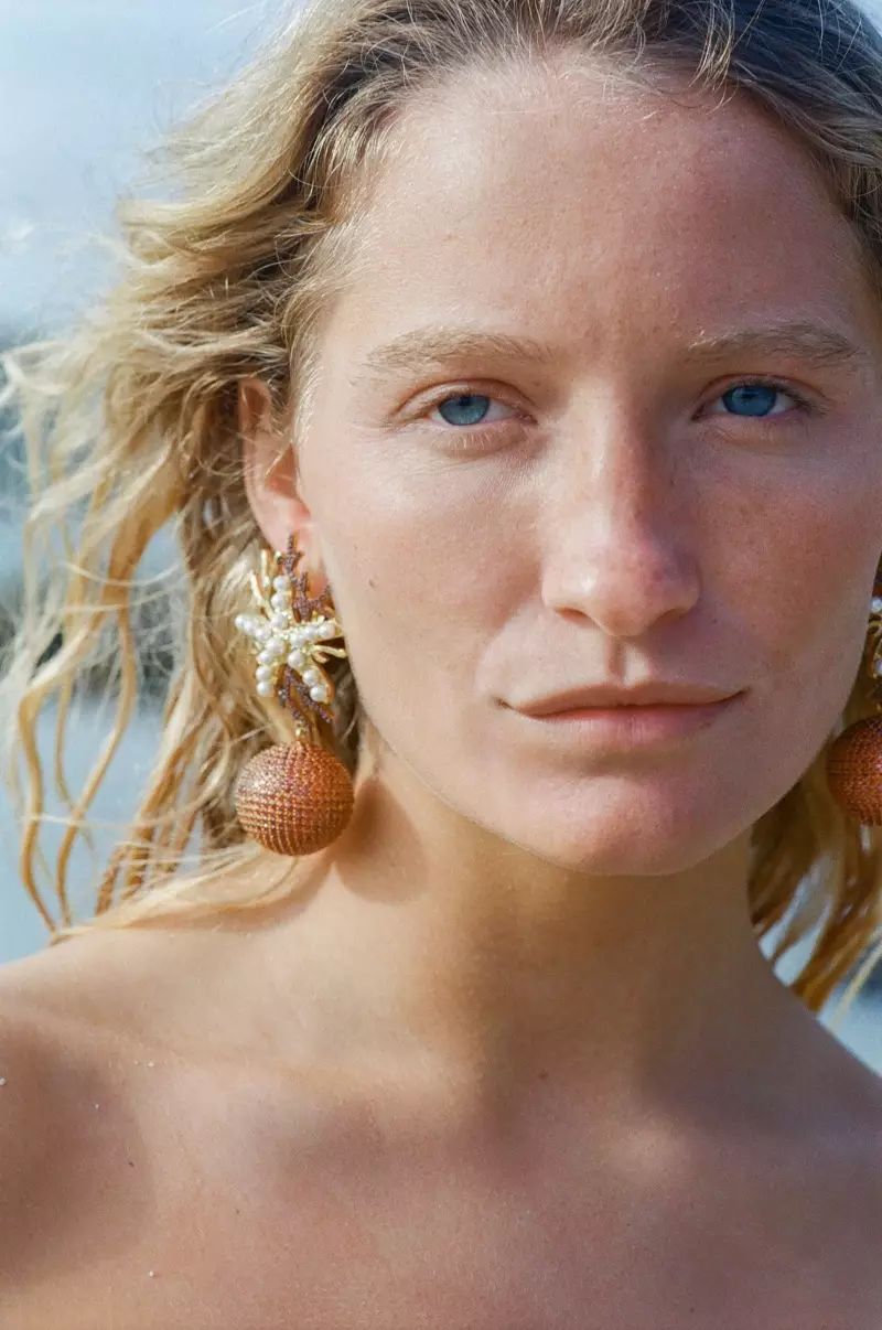 Jenna Rhidavies Models Beach-Ready Style foar Phoenix Magazine