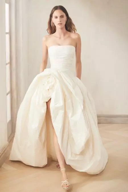 Oscar de la Renta Bridal ມີຄວາມທັນສະໄໝສຳລັບລະດູໃບໄມ້ຫຼົ່ນ 2020