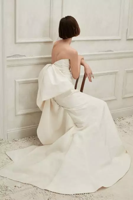 La collezione Autunno 2019 di Oscar de la Renta Bridal è immersa nell'avorio