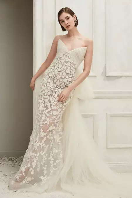 Oscar de la Renta Bridal 的 2019 秋季系列浸入了象牙色