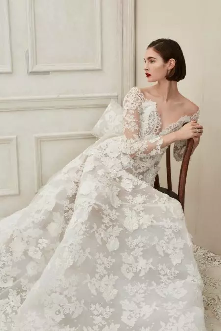 Oscar de la Renta საქორწილო 2019 წლის შემოდგომის კოლექცია სპილოს ძვლისფერი ფერით არის გაჟღენთილი