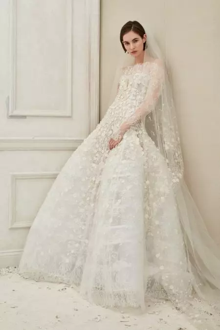 Oscar de la Renta Bridal kolekcija jesen 2019 je potopljena v slonokoščeno