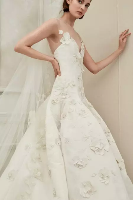 Oscar de la Renta Bridal 的 2019 秋季系列浸入了象牙色