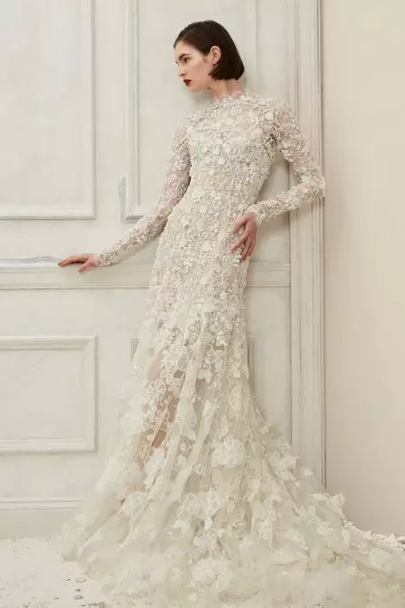 Oscar de la Renta Bridal 的 2019 秋季系列浸入了象牙色