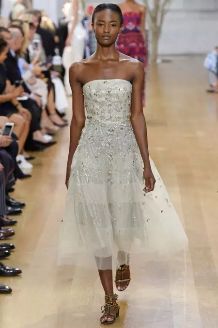 Oscar de la Renta 2017 İlkbaharında Rahat Glamour'u Sergiliyor