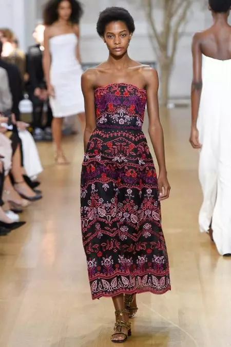 Gipakita ni Oscar de la Renta ang Relaxed Glamour para sa Spring 2017