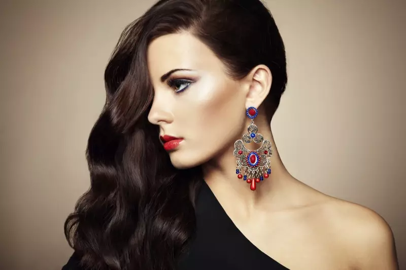 Múnla Beauty Makeup Taobh Cuid Gruaige Ráitis Earring