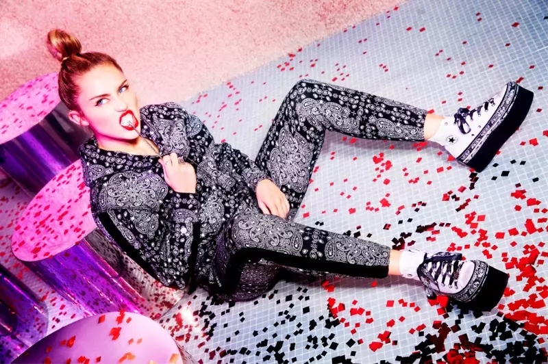 La cantant Miley Cyrus dissenya roba i sabatilles esportives per a Converse