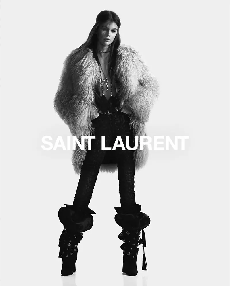 Attēls no Saint Laurent 2018. gada rudens reklāmas kampaņas