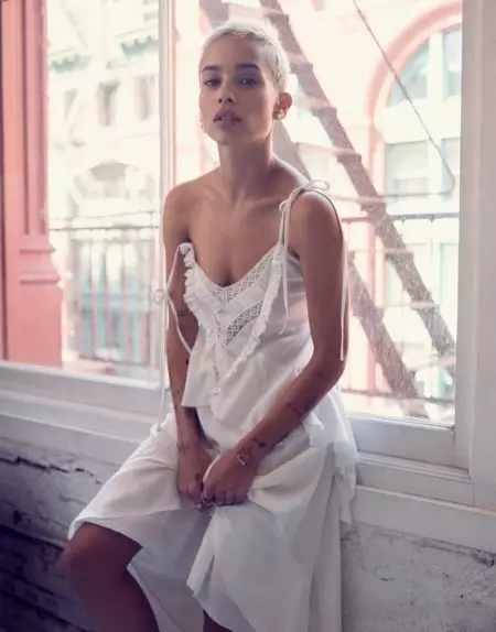 Zoe Kravitz viste modas etéreas en The Edit