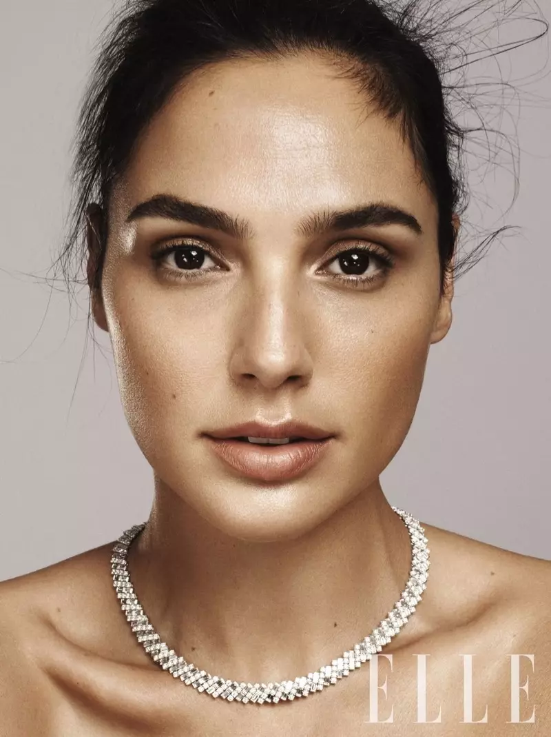 L'actrice Gal Gadot porte un collier Cartier