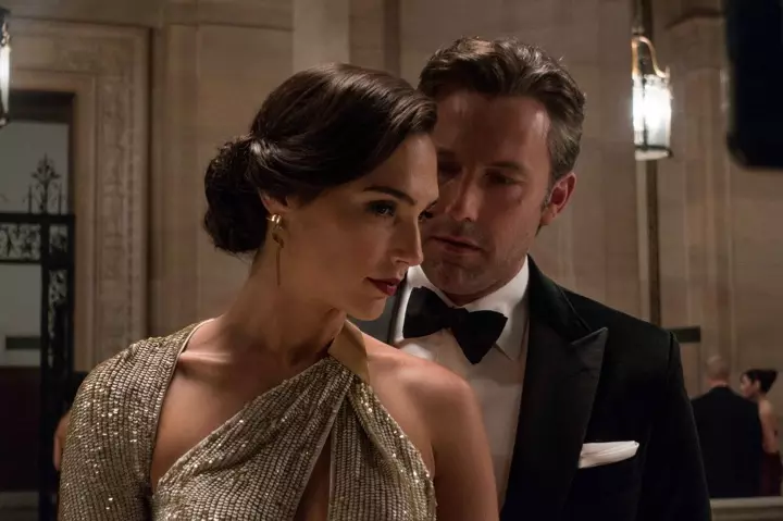 Gal Gadot และ Ben Affleck ใน Batman v Superman ภาพถ่าย: “Warner Brothers”