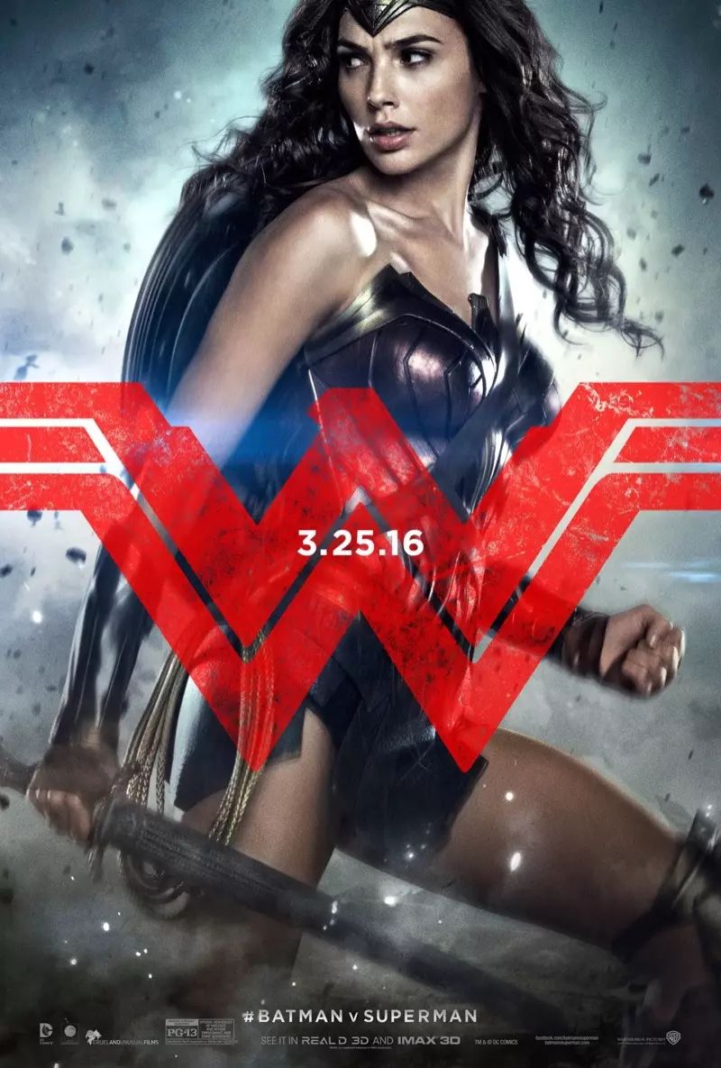 Gal Gadot รับบทเป็น Wonder Woman บนโปสเตอร์ Batman v Superman ภาพถ่าย: “Warner Brothers”