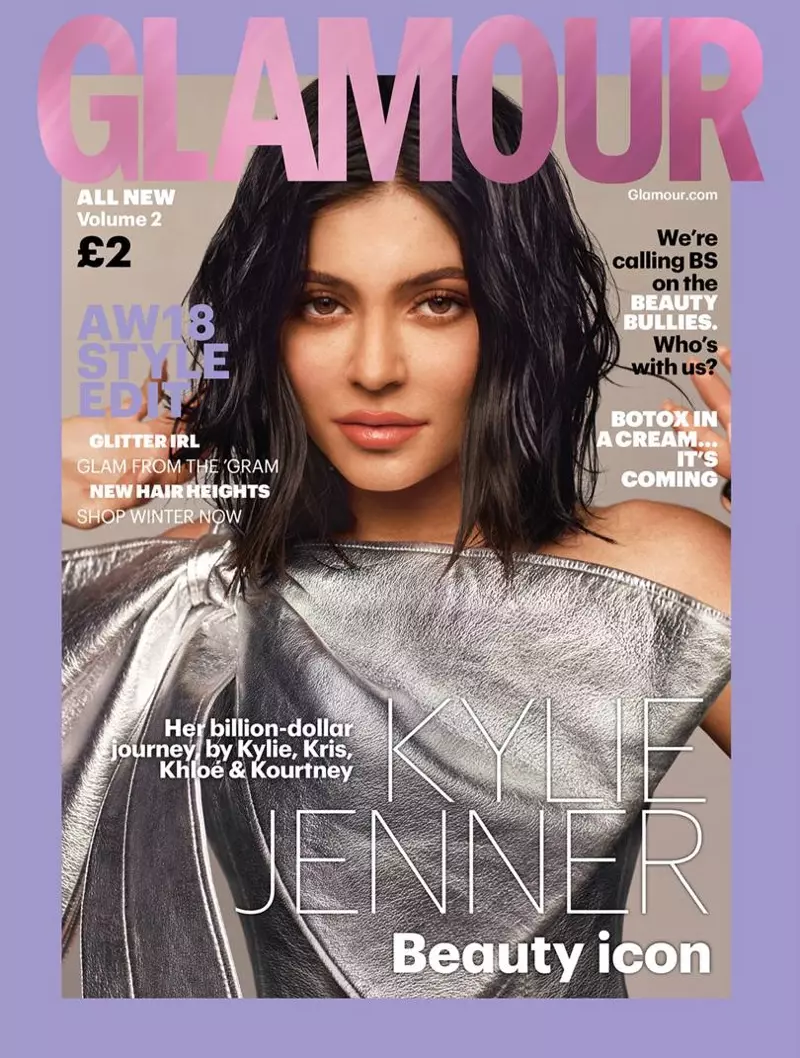 Kylie Jenner ma na sobie sukienkę Christian Cowan na okładce Glamour UK Jesień/Zima 2018