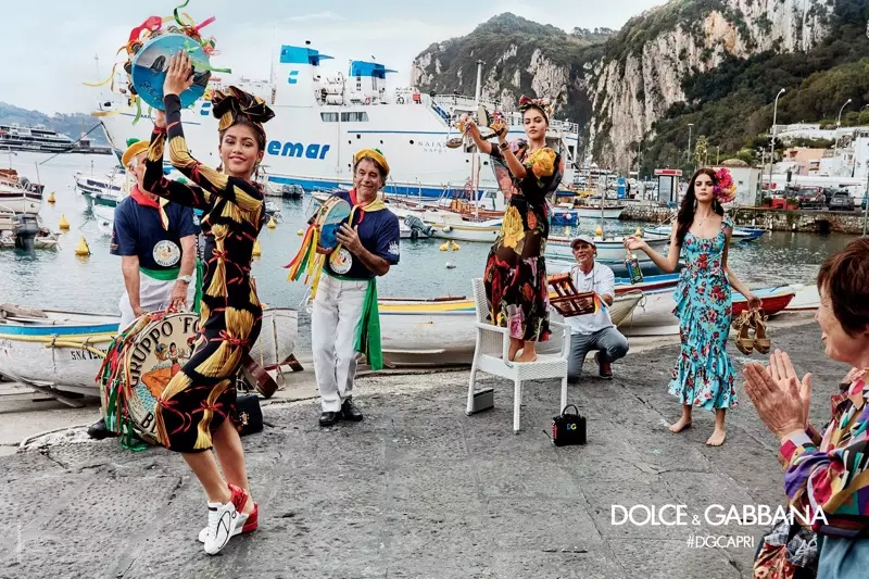 Mae Zendaya, Thylane Blondeau a Sonia Ben Ammar yn cofleidio printiau lliwgar yn ymgyrch gwanwyn 2017 Dolce & Gabbana