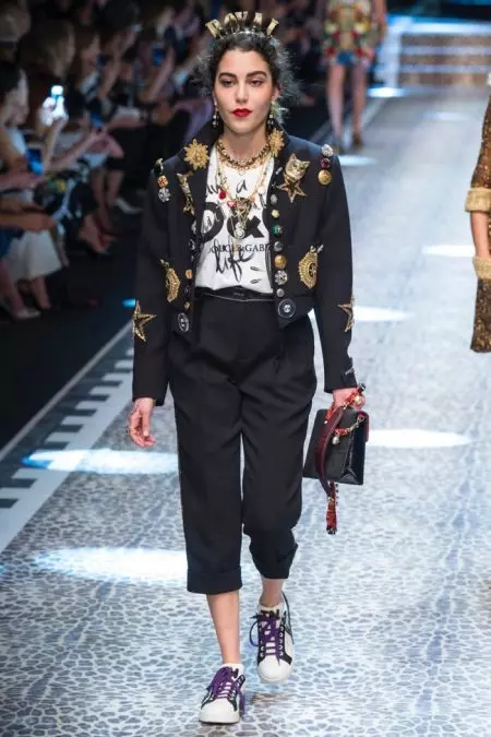 Dolce & Gabbana Ushers i Renaissance Nua le haghaidh Fall 2017