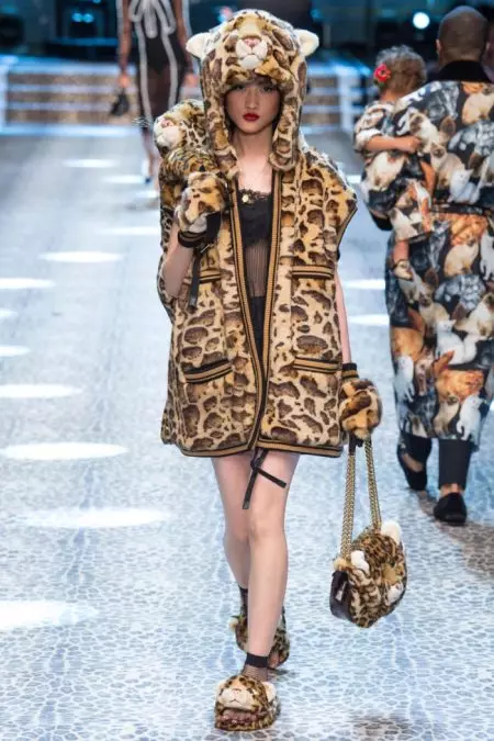 Dolce & Gabbana Ushers i Renaissance Nua le haghaidh Fall 2017