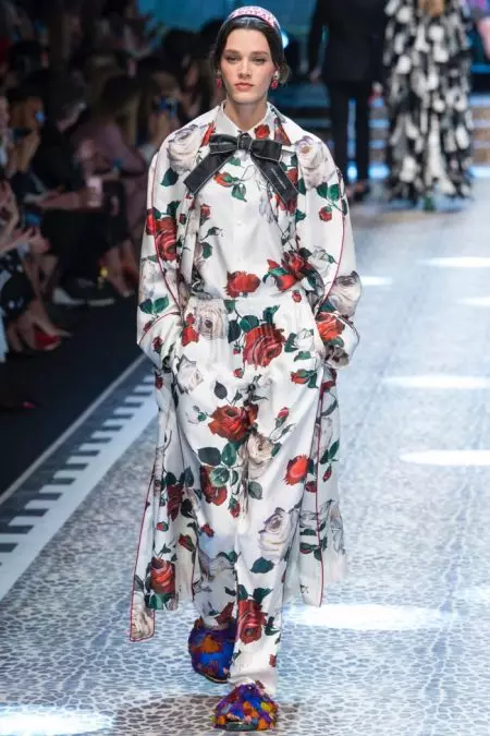 Dolce & Gabbana Ushers i Renaissance Nua le haghaidh Fall 2017